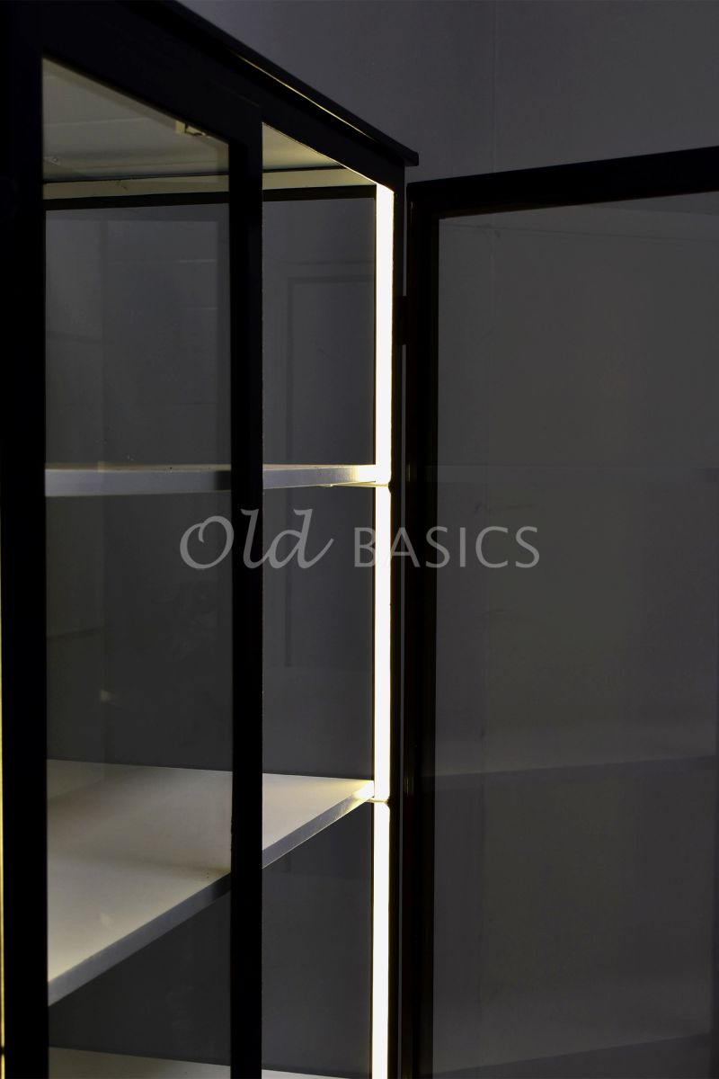 Detail van Apothekerskast Ivar LED NB, zwart, materiaal staal